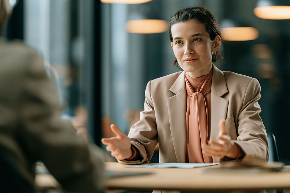 manager in meeting with subordinate